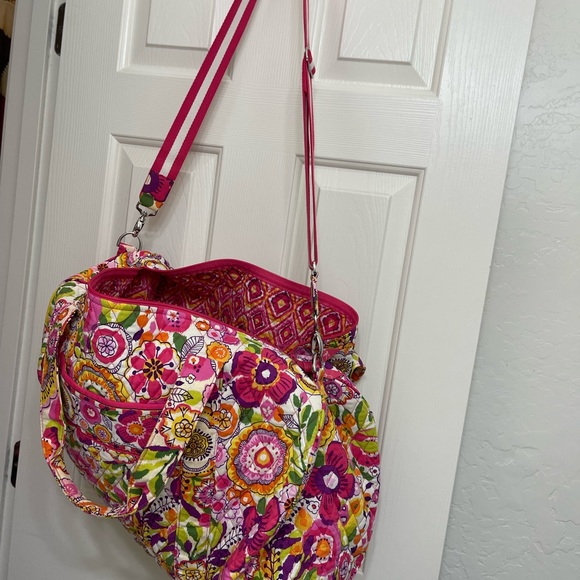 VERA BRADLEY MEDIUM DUFFEL BAG - Picture 3 of 6